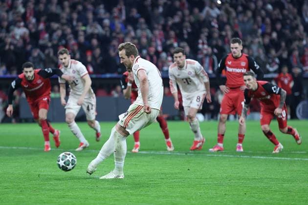 Fußball UEFA Champions League Achtelfinale FC Bayern München - Bayer 04 Leverkusen am 05.03.2025 in der Allianz Arena in München Harry Kane ( München ) schießt einen Elfmeter zum 3:0