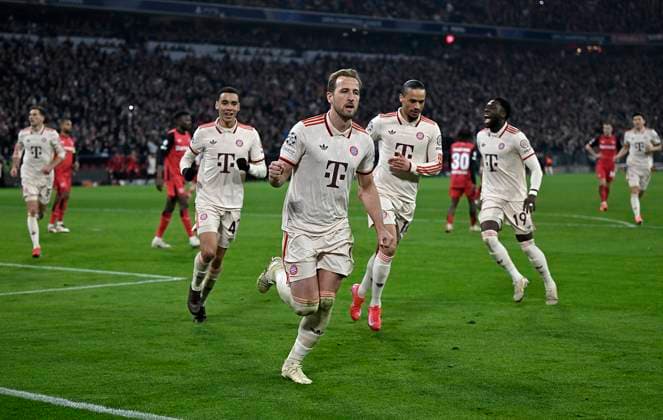 05.03.2025, Fussball UEFA Champions League 2024 2025: Achtelfinale, FC Bayern München - Bayer 04 Leverkusen, in der Allianz-Arena München. Jubel FC Bayern München zum Tor zum 3:0 per Foulelfmeter, Torschütze Harry Kane (mi., Bayern München)