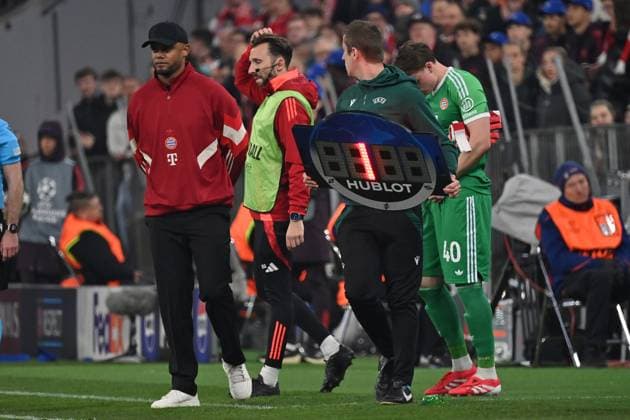 05.03.2025, xjrdrx, Fussball UEFA Champions League, FC Bayern Muenchen - Bayer 04 Leverkusen v.l. Trainer head coach Vincent Kompany (FC Bayern Muenchen) Jonas Urbig (FC Bayern Muenchen)) (DFL DFB REGULATIONS PROHIBIT ANY USE OF PHOTOGRAPHS as IMAGE SEQUENCES and or QUASI-VIDEO) Muenchen