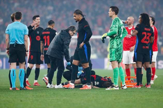 March 5, 2025, Valdebebas, Madrid, SPAIN: Inigo Martinez of FC Barcelona, Barca hurts during the UEFA Champions League 2024 25 UEFA Champions League 2024 25 Round of 16 first Lleg match between SL Benfica and FC Barcelona at Estadio do Lisboa e Benfica on March 05, 2025 in Lisbon, Portugal. Valdebebas SPAIN - ZUMAa181 20250305_zaa_a181_035 Copyright: xIrinaxR.xHx