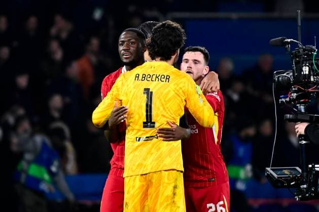 FOOTBALL : PSG vs Liverpool - Ligue des Champions - 05 03 2025 Ibrahima Konate ( 5 - Liverpool ) , Virgil van Dijk ( 4 - Liverpool ) celebrates with Alisson Becker ( 1 - Liverpool ) following the UEFA Champions League match between Paris Saint Germain and Liverpool FC at Parc Des Princes on March 05 , 2025 in Paris, France. ( Photo by Dante Badano PsnewZ ) - ParisFrance  Copyright: xDantexBadanox