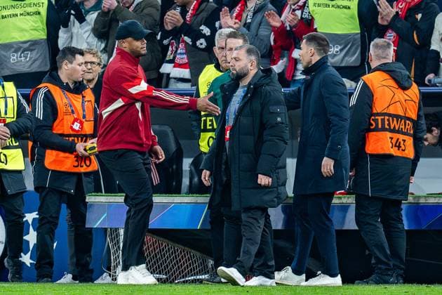 05.03.2025, FC Bayern München vs. Bayer Leverkusen, UEFA Champions League, Achtelfinale-Hinspiel Xabi Alonso (Bayer 04 Leverkusen, Chef-Trainer)Vincent Kompany (FC Bayern Muenchen,Trainer) geben sich die Hand nach Abpfiff Shake-Hands Copyright: xBahhoxKarax