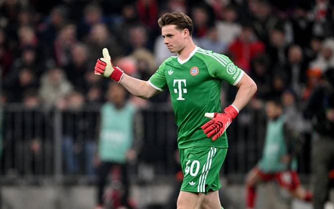 FUSSBALL CHAMPIONS LEAGUE SAISON 2024 2025 Achtelfinal Hinspiel FC Bayern Muenchen - Bayer 04 Leverkusen 05.03.2025 Torwart Jonas Urbig (FC Bayern Muenchen)