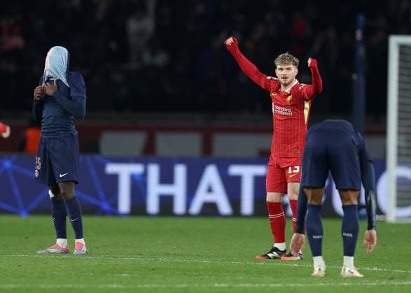 Paris, France, 5th March 2025. Harvey Elliott of Liverpool celebrates at the final whislte the UEFA Champions League match Paris Saint Germain vs Liverpool at Le Parc des Princes, Paris. Picture credit should read: Paul Terry Sportimage EDITORIAL USE ONLY. No use with unauthorised audio, video, data, fixture lists, club league logos or live services. Online in-match use limited to 120 images, no video emulation. No use in betting, games or single club league player publications. SPI_045_PT_PSG_Liverpool SPI-3726-0045