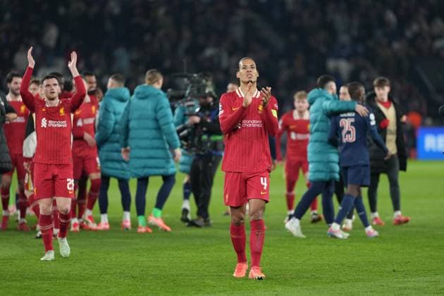 Virgil van Dijk of Liverpool acknowledges the travelling fans after his side s 1-0 win Paris Saint-Germain v Liverpool, UEFA Champions League, Round of 16, First Leg, Football, Parc des Princes, Paris, France - 05 Mar 2025 EDITORIAL USE ONLY No use with unauthorised audio, video, data, fixture lists, club league logos or live services. Online in-match use limited to 120 images, no video emulation. No use in betting, games or single club league player publications. Copyright: xDavexWinter Shutterstockx 15178313kp