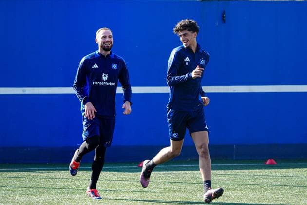 Valon Zumberi (Hamburger SV, 37), Omar Abdel Megeed (Hamburger SV II, 22) GER, Training Hamburger SV, Fussball, 2. Bundesliga, Saison 2024 2025, 06.03.2025 GER, Training Hamburger SV, Fussball, 2. Bundesliga, Saison 2024 2025, 06.03.2025 Hamburg Copyright: xEibner-Pressefoto MarcelxvonxFehrnx EP_MFN