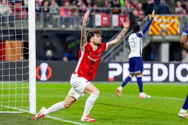 2025-03-06 AZ Alkmaar v Tottenham - UEFA Europa League 2024 25 Round of 16 First Leg ALKMAAR, NETHERLANDS - MARCH 6: Troy Parrott of AZ Alkmaar reacts during the UEFA Europa League 2024 25 Round of 16 First Leg match between AZ Alkmaar and Tottenham at AFAS Stadion on March 6, 2025 in Alkmaar, Netherlands. Alkmaar AFAS Stadion Netherlands Content not available for redistribution in The Netherlands directly or indirectly through any third parties. Copyright: xEdxvanxdexPolx