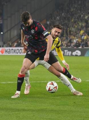 Dusan Tadic of Fenerbahce SK and Robin Propper of Rangers FC during the UEFA Europa League 2024 25 Round of 16 First Leg match between Fenerbahce SK and Rangers FC at Ulker Sukru Saracoglu Stadium on March 6, 2025 in Istanbul, Turkey. Istanbul Turkey Copyright: xSeskimPhotox Fenerbahce-Rangers-060325 (35)