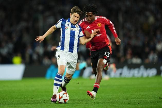 Ahien Munoz of Real Sociedad and Patrick Dorgu of Manchester United, ManU Real Sociedad v Manchester United, UEFA Europa League match, Round of 16, first leg. Football, Reale Arena Stadium, San Sebastian, Spain - 6 March 2025 Editorial use only  Copyright: xBlanco PRESSINPHOTO Shutterstockx 15182705br
