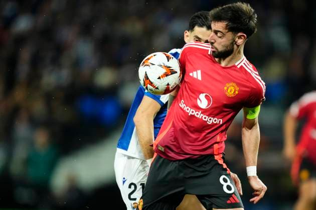 Real Sociedad de Futbol v Manchester United, ManU - UEFA Europa League 2024 25 Round of 16 First Leg Bruno Fernandes attacking midfield of Manchester United and Portugal controls the ball during the UEFA Europa League 2024 25 Round of 16 First Leg match between Real Sociedad de Futbol and Manchester United at Reale Arena on March 6, 2025 in San Sebastian, Spain. San Sebastian Basque Country Spain  Copyright: xJosexBretonx originalFilename:bretonhernandez-realsoci250306_npQ6O.jpg