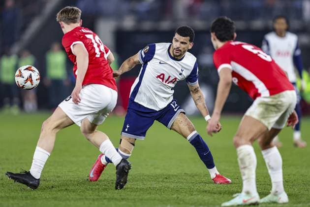 ALKMAAR, 06-03-2025, AFAS Stadium, UEFA Europa League, season 2024 2025. Match between AZ - Tottenham Hotspur. Tottenham Hotspur player Dominic Solanke and AZ player Sem van Duijn AZ - Tottenham Hotspur  x28189923x Copyright: