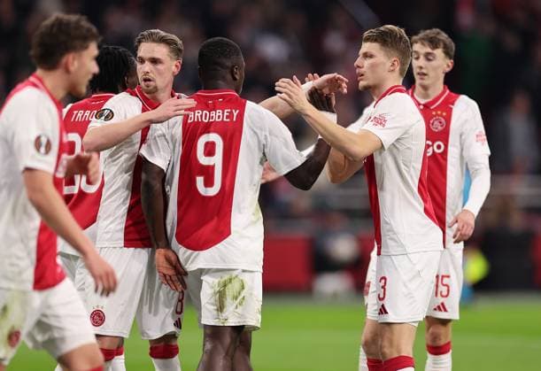 06.03.2025, Fussball UEFA Europa League, AFC Ajax Amsterdam - Eintracht Frankfurt, emonline, emspor, v.l., Torjubel zum 1:0 durch Brian Brobbey (Ajax Amsterdam), Kenneth Taylor (Ajax Amsterdam), Anton Gaaei (Ajax Amsterdam), Goal celebration, celebrate the goal DFL DFB REGULATIONS PROHIBIT ANY USE OF PHOTOGRAPHS AS IMAGE SEQUENCES AND OR QUASI-VIDEO. xdcx Copyright: HMBxMedia Claus