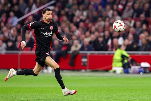 2025-03-06 AFC Ajax v Eintracht Frankfurt - UEFA Europa League 2024 25 Round of 16 First Leg AMSTERDAM, NETHERLANDS - MARCH 6: Hugo Ekitike of Eintracht Frankfurt runs with the ball during to the UEFA Europa League 2024 25 Round of 16 First Leg match between AFC Ajax and Eintracht Frankfurt at Johan Cruijff ArenA on March 6, 2025 in Amsterdam, Netherlands. Amsterdam Johan Cruijff ArenA Netherlands Content not available for redistribution in The Netherlands directly or indirectly through any third parties. Copyright: xBenxGalx