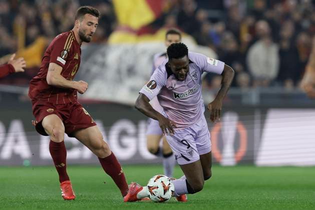 UEFA Europa League Round of 16 First leg AS Roma and Athletic Club Roma™s Italian midfielder Bryan Cristante challenges for the ball with Athletic Bilbao s Sierra Leonean forward Inaki Williams during UEFA Europa League Round of 16 First leg match between AS Roma and Athletic Club at Olimpico stadium on March 06, 2025 in Rome, Italy. _BPH8320 Copyright: xAntonioxBalascox