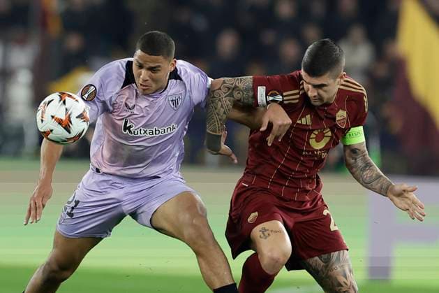 UEFA Europa League Round of 16 First leg AS Roma and Athletic Club Athletic Bilbao s Spanish midfielder Ander Herrera challenges for the ball with Roma™s Italian defender Gianluca Mancini during UEFA Europa League Round of 16 First leg match between AS Roma and Athletic Club at Olimpico stadium on March 06, 2025 in Rome, Italy. _BPH8448 Copyright: xAntonioxBalascox