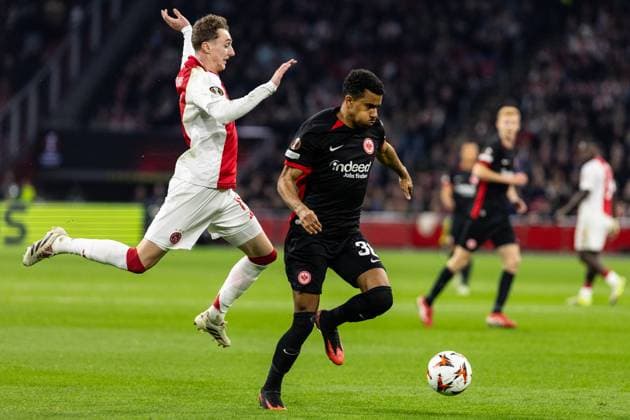 UEFA Europa League: Ajax Amsterdam - Eintracht Frankfurt; 06.03.2025 Ansgar Knauff (Eintracht Frankfurt, 36), Youri Baas (Ajax Amsterdam, 15) UEFA Europa League: Ajax Amsterdam - Eintracht Frankfurt; Johan Cruijff Arena, Amsterdam; 06.03.2025 Copyright: xBEAUTIFULxSPORTS Buriakovx