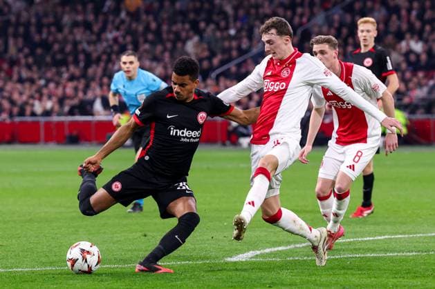 2025-03-06 AFC Ajax v Eintracht Frankfurt - UEFA Europa League 2024 25 Round of 16 First Leg AMSTERDAM, NETHERLANDS - MARCH 6: Ansgar Knauff of Eintracht Frankfurt battles for possession with Youri Baas of AFC Ajax during to the UEFA Europa League 2024 25 Round of 16 First Leg match between AFC Ajax and Eintracht Frankfurt at Johan Cruijff ArenA on March 6, 2025 in Amsterdam, Netherlands. Amsterdam Johan Cruijff ArenA Netherlands Content not available for redistribution in The Netherlands directly or indirectly through any third parties. Copyright: xBenxGalx