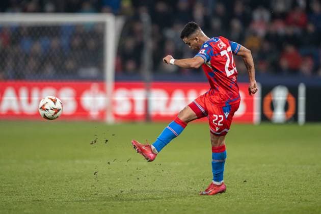 Cadu kicks the ball during UEFA Europa league eightfinal match, Viktoria Pilsen - Lazio Roma , 06. march 2025, Doosan Arena, Pilsen, Czech republic Copyright: xMICHALxFAJT,ZOSPORTU.SKx DSC_5766