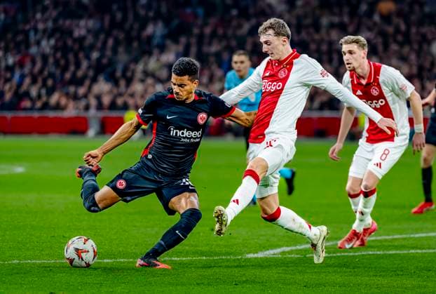 Eintracht Frankfurt midfielder Ansgar Knauff, AFC Ajax Amsterdam defender Youri Baas during the match Ajax - Eintracht at the Johan Cruijff ArenA for the UEFA Europa League - Round of 16 - 1st leg season 2024-2025 in AMSTERDAM, Netherlands on 6 march 2025, (photo by Marcel van Dorst EYE4images DeFodi Images)