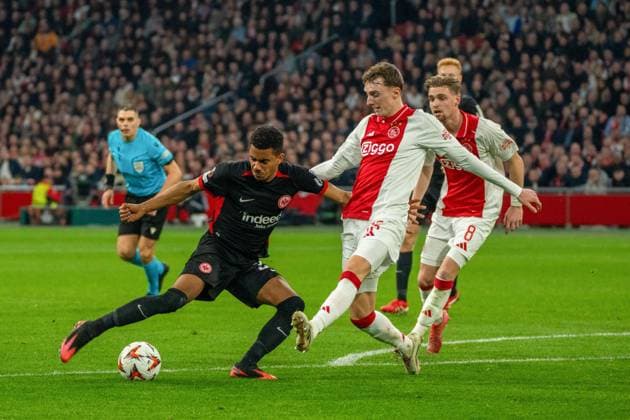 Schuss von Ansgar Knauff (Eintracht Frankfurt, 36) Ajax Amsterdam vs. Eintracht Frankfurt, Fussball, UEFA Europa League, Achtelfinale, Saison 2024 2025, 06.03.2025 Ajax Amsterdam vs. Eintracht Frankfurt, Fussball, UEFA Europa League, Achtelfinale, Saison 2024 2025, 06.03.2025 Amsterdam Copyright: xEibner-Pressefoto JustinxDerondex EP_JDU