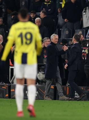 Fenerbahce Manager Jose Mourinho shakes hands with Rangers Head Coach Barry Ferguson during the Europa League last 16 match at the Sükrü Saracoglu Stadium, Istanbul. Fenerbahce v Rangers, UEFA Europa League, Football, Sukru Saracoglu Stadium, Istanbul, Turkey - 06 Mar 2025 EDITORIAL USE ONLY No use with unauthorised audio, video, data, fixture lists, club league logos or live services. Online in-match use limited to 120 images, no video emulation. No use in betting, games or single club league player publications. Copyright: xO Rourke RangersxFC Shutterstockx 15182250ip