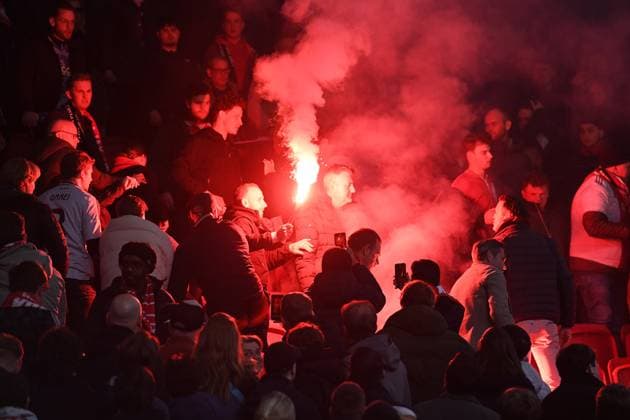 Fußball UEFA Europa League Achtelfinale Ajax Amsterdam - Eintracht Frankfurt am 06.03.2025 in der Johan Cruijff ArenA in Amsterdam Prügeleien Schlägereien zwischen beiden Fangruppen auf der Tribüne