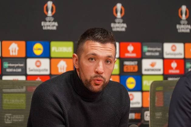 Fussball UEFA Europa League 2024 2025, Achtelfinale - Ajax Amsterdam vs. Eintracht Frankfurt - Johan Cruijff ArenA (Amsterdam, Niederlande): Francesco Farioli (Trainer, Ajax Amsterdam) in der Pressekonferenz Copyright: xJOERANxSTEINSIEKx