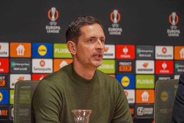 Fussball UEFA Europa League 2024 2025, Achtelfinale - Ajax Amsterdam vs. Eintracht Frankfurt - Johan Cruijff ArenA (Amsterdam, Niederlande): Dino Toppmöller Dino Toppmoeller (Trainer, Eintracht Frankfurt) Pressekonferenz Copyright: xJOERANxSTEINSIEKx