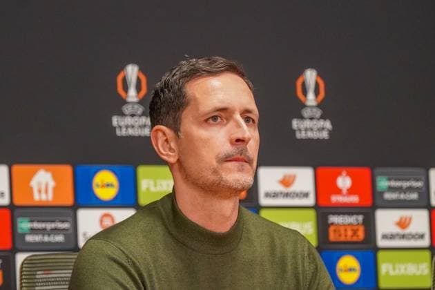 Fussball UEFA Europa League 2024 2025, Achtelfinale - Ajax Amsterdam vs. Eintracht Frankfurt - Johan Cruijff ArenA (Amsterdam, Niederlande): Dino Toppmöller Dino Toppmoeller (Trainer, Eintracht Frankfurt) Pressekonferenz Copyright: xJOERANxSTEINSIEKx