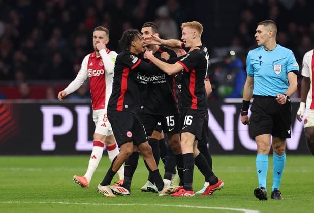 06.03.2025, Fussball UEFA Europa League, AFC Ajax Amsterdam - Eintracht Frankfurt, emonline, emspor, v.l., Torjubel zum 1:1 durch Hugo Larsson (Eintracht Frankfurt), Jean-Matteo Bahoya (Eintracht Frankfurt), Goal celebration, celebrate the goal DFL DFB REGULATIONS PROHIBIT ANY USE OF PHOTOGRAPHS AS IMAGE SEQUENCES AND OR QUASI-VIDEO. xdcx Copyright: HMBxMedia Claus