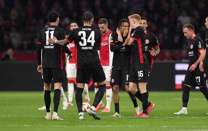 06.03.2025, Fussball UEFA Europa League, AFC Ajax Amsterdam - Eintracht Frankfurt, emonline, emspor, v.l., Torjubel zum 1:1 durch Hugo Larsson (Eintracht Frankfurt), Jean-Matteo Bahoya (Eintracht Frankfurt), Goal celebration, celebrate the goal DFL DFB REGULATIONS PROHIBIT ANY USE OF PHOTOGRAPHS AS IMAGE SEQUENCES AND OR QUASI-VIDEO. xdcx Copyright: HMBxMedia Claus