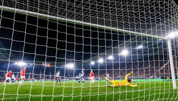 Tottenham Hotspur goalkeeper Guglielmo Vicario during the match AZ - Tottenham at the AFAS stadium for the UEFA Europa League - Round of 16 - 1st leg season 2024-2025 in ALKMAAR, Netherlands on 6 march 2025, (photo by Jules van Iperen EYE4images DeFodi Images)