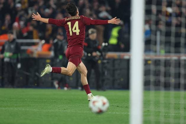 CALCIO - UEFA Europa League - AS Roma vs Athletic Bilbao Rome, Italy 6.03.2025: Eldor Shomurodov of Roma score the goal and celebrate with the team during the Uefa Europa League 2024-2025, Round of 16, football match between AS Roma vs Athletic Club Bilbao at Olympic Stadium in Rome. Rome Italy  Copyright: xIPAxSport ABACAx