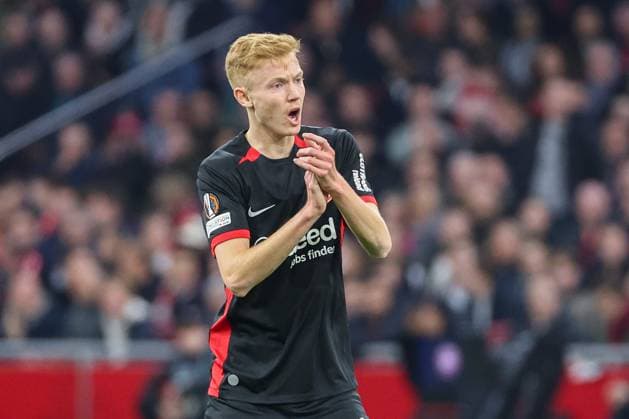 UEFA Europa League - Ajax Amsterdam - Eintracht Frankfurt am 06.03.2025 in der Johan Cruijff ArenA in Amsterdam Hugo Larsson (Frankfurt 16) ist zufrieden