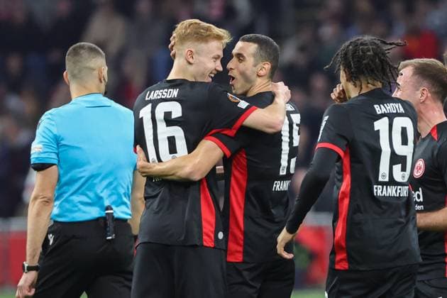 UEFA Europa League - Ajax Amsterdam - Eintracht Frankfurt am 06.03.2025 in der Johan Cruijff ArenA in Amsterdam Jubel, Torjubel, Torschuetze, Torschütze Hugo Larsson (Frankfurt 16) jubelt nach seinem Tor zum 1 zu 1 mit Ellyes Skhiri (Frankfurt 15)