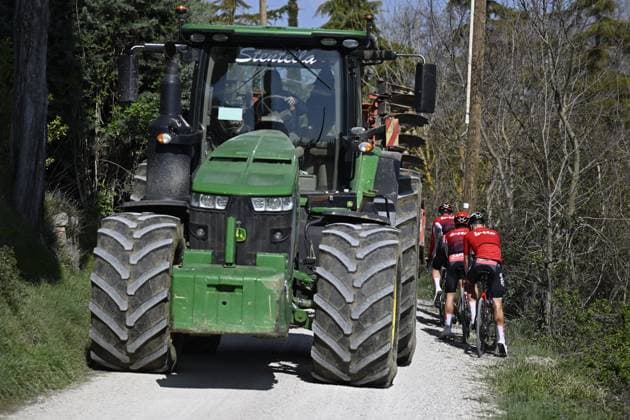Sport Bilder des Tages Lotto Cycling Team riders pictured during preparations for tomorrow s Strade Bianche one day cycling race from and to Siena, Italy, Friday 07 March 2025. DIRKxWAEM  x114430918x