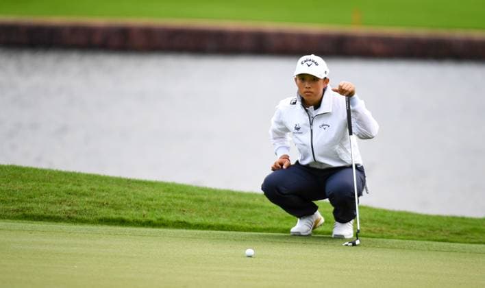 (250307) -- LINGSHUI, March 7, 2025 -- Yin Ruoning of China lines up a putt during the second round of the Blue Bay LPGA, Golf Damen golf tournament in Lingshui, south China s Hainan Province, March 7, 2025. ) (SP)CHINA-LINGSHUI-GOLF-BLUE BAY LPGA (CN) YangxGuanyu 