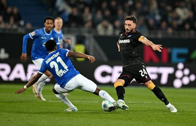 07.03.2025, xfux, Fussball 2.Bundesliga, SV Darmstadt 98 - Karlsruher SC v.l. Merveille Papela (SV Darmstadt 98), Fabian Schleusener (Karlsruher SC, KSC) (DFL DFB REGULATIONS PROHIBIT ANY USE OF PHOTOGRAPHS as IMAGE SEQUENCES and or QUASI-VIDEO. Eine Lizenzierung dieses Bildes an und oder durch den SV Darmstadt 1898 e.V. sowie Tochterunternehmen ist nicht gestattet. No release of or sale to SV Darmstadt 1898 e.V.) Darmstadt