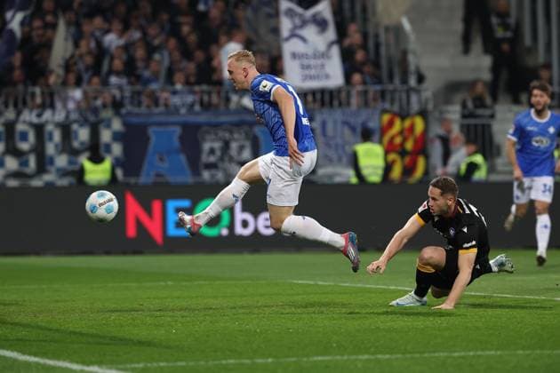 2025.03.07 xJFx 2.Bundesliga SV Darmstadt 98 - Karlsruher SC v.l., Isac Alexi Sivert Lidberg (SV Darmstadt 98) schiesst das Tor zum 1:0 (DFL DFB REGULATIONS PROHIBIT ANY USE OF PHOTOGRAPHS as IMAGE SEQUENCES and or QUASI-VIDEO)
