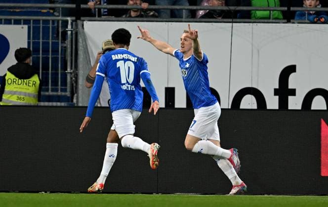07.03.2025, xfux, Fussball 2.Bundesliga, SV Darmstadt 98 - Karlsruher SC v.l. Jean-Paul BoÃ«tius Boetius (SV Darmstadt 98), Torschuetze Torschütze Isac Lidberg (SV Darmstadt 98) Torjubel, Jubel, Goal celebration, celebrate the goal zum 1:0 jubelnd bejubelt jubelt jubeln Jubel (DFL DFB REGULATIONS PROHIBIT ANY USE OF PHOTOGRAPHS as IMAGE SEQUENCES and or QUASI-VIDEO. Eine Lizenzierung dieses Bildes an und oder durch den SV Darmstadt 1898 e.V. sowie Tochterunternehmen ist nicht gestattet. No release of or sale to SV Darmstadt 1898 e.V.) Darmstadt