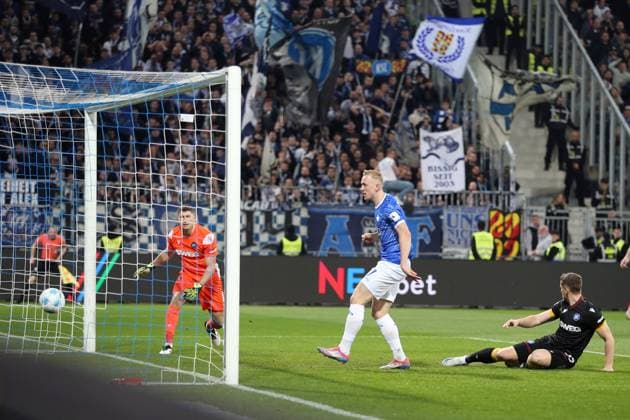 07.03.2025, xrekx, Fussball 2.Bundesliga, SV Darmstadt 98 - Karlsruher SC v.l. Torschuss zum 1:0 durch Isac Lidberg (SV Darmstadt 98) (DFL DFB REGULATIONS PROHIBIT ANY USE OF PHOTOGRAPHS as IMAGE SEQUENCES and or QUASI-VIDEO) Darmstadt