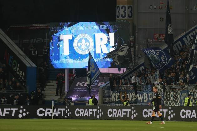 Darmstadt, Deutschland 07. März 2025: 2. Liga - 2024 2025 - SV Darmstadt 98 vs. Karlsruher SC Im Bild: Tor, Anzeigetafel, nach dem Tor. DFL regulations prohibit any use of photographs as image sequences and or quasi-video Merck-Stadion am Böllenfalltor Hessen