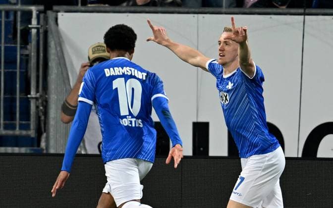 07.03.2025, xfux, Fussball 2.Bundesliga, SV Darmstadt 98 - Karlsruher SC v.l. Jean-Paul BoÃ«tius Boetius (SV Darmstadt 98), Torschuetze Torschütze Isac Lidberg (SV Darmstadt 98) Torjubel, Jubel, Goal celebration, celebrate the goal zum 1:0 jubelnd bejubelt jubelt jubeln Jubel (DFL DFB REGULATIONS PROHIBIT ANY USE OF PHOTOGRAPHS as IMAGE SEQUENCES and or QUASI-VIDEO. Eine Lizenzierung dieses Bildes an und oder durch den SV Darmstadt 1898 e.V. sowie Tochterunternehmen ist nicht gestattet. No release of or sale to SV Darmstadt 1898 e.V.) Darmstadt