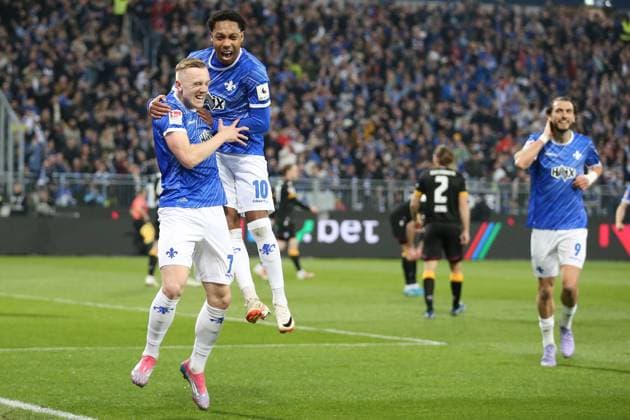 07.03.2025, xrekx, Fussball 2.Bundesliga, SV Darmstadt 98 - Karlsruher SC v.l. Torjubel nach dem Tor zum 1:0 celebrating the goal celebrate durch Isac Lidberg (SV Darmstadt 98) mit Patrick Boetius (SV Darmstadt 98) (DFL DFB REGULATIONS PROHIBIT ANY USE OF PHOTOGRAPHS as IMAGE SEQUENCES and or QUASI-VIDEO) Darmstadt