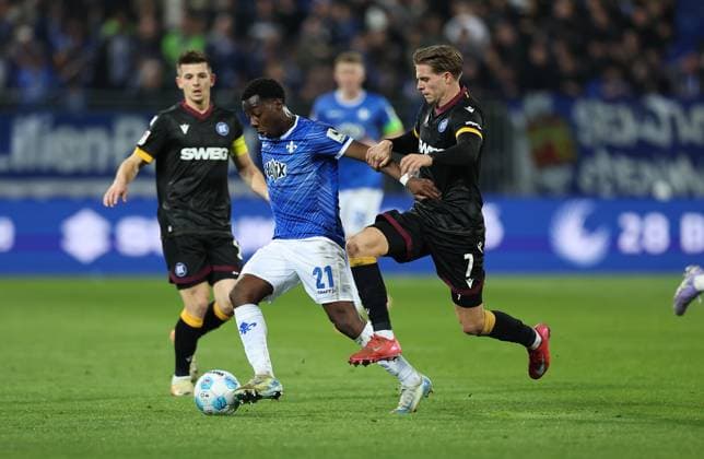 07.03.2025, xdcx, Fussball 2. Bundesliga, SV Darmstadt 98 - Karlsruher SC, emonline, emspor, despor, v.l., Merveille Papela (SV Darmstadt 98), Dzenis Burnic (Karlsruher SC) DFL DFB REGULATIONS PROHIBIT ANY USE OF PHOTOGRAPHS AS IMAGE SEQUENCES AND OR QUASI-VIDEO.
