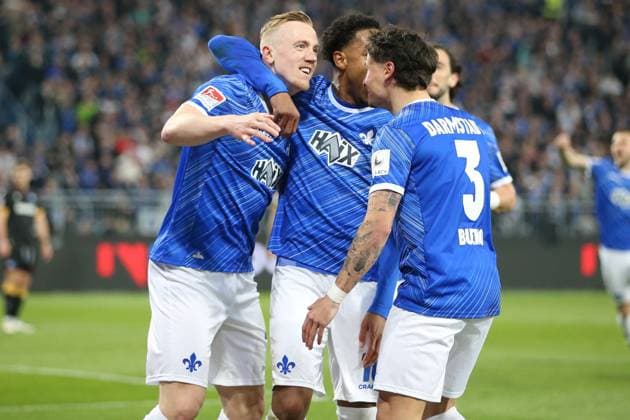 07.03.2025, xrekx, Fussball 2.Bundesliga, SV Darmstadt 98 - Karlsruher SC v.l. Torjubel nach dem Tor zum 1:0 celebrating the goal celebrate durch Isac Lidberg (SV Darmstadt 98) mit Patrick Boetius (SV Darmstadt 98) (DFL DFB REGULATIONS PROHIBIT ANY USE OF PHOTOGRAPHS as IMAGE SEQUENCES and or QUASI-VIDEO) Darmstadt
