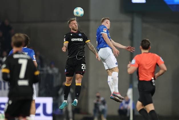 07.03.2025, xdcx, Fussball 2. Bundesliga, SV Darmstadt 98 - Karlsruher SC, emonline, emspor, despor, v.l., Marcel Franke (Karlsruher SC), Isac Lidberg (SV Darmstadt 98) DFL DFB REGULATIONS PROHIBIT ANY USE OF PHOTOGRAPHS AS IMAGE SEQUENCES AND OR QUASI-VIDEO.