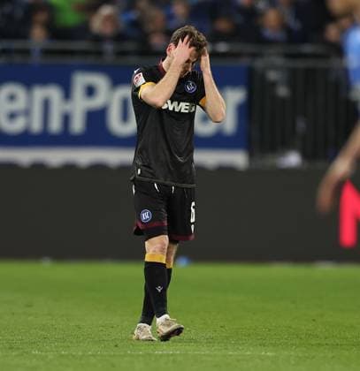 07.03.2025, xdcx, Fussball 2. Bundesliga, SV Darmstadt 98 - Karlsruher SC, emonline, emspor, despor, v.l., Leon Jensen (Karlsruher SC) enttaeuscht, enttaeuscht schauend, dissapointed, traurig, frustiert, frust, gefrustet DFL DFB REGULATIONS PROHIBIT ANY USE OF PHOTOGRAPHS AS IMAGE SEQUENCES AND OR QUASI-VIDEO.