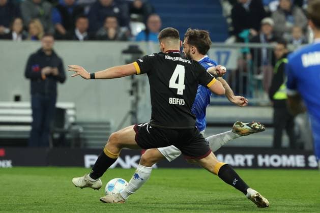 2025.03.07 xJFx 2.Bundesliga SV Darmstadt 98 - Karlsruher SC v.l., Kilian Julian Corredor (SV Darmstadt 98) schiesst das Tor zum 2:0. Marcel Beifus (Karlsruher SC) (DFL DFB REGULATIONS PROHIBIT ANY USE OF PHOTOGRAPHS as IMAGE SEQUENCES and or QUASI-VIDEO)