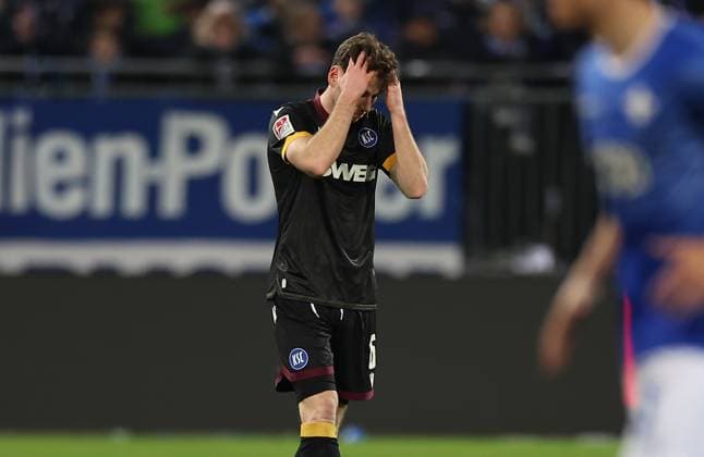 07.03.2025, xdcx, Fussball 2. Bundesliga, SV Darmstadt 98 - Karlsruher SC, emonline, emspor, despor, v.l., Leon Jensen (Karlsruher SC) enttaeuscht, enttaeuscht schauend, dissapointed, traurig, frustiert, frust, gefrustet DFL DFB REGULATIONS PROHIBIT ANY USE OF PHOTOGRAPHS AS IMAGE SEQUENCES AND OR QUASI-VIDEO.